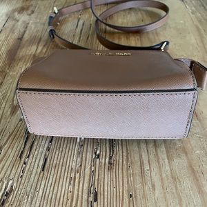 Michael Kors tan crossbody purse. Used 1x